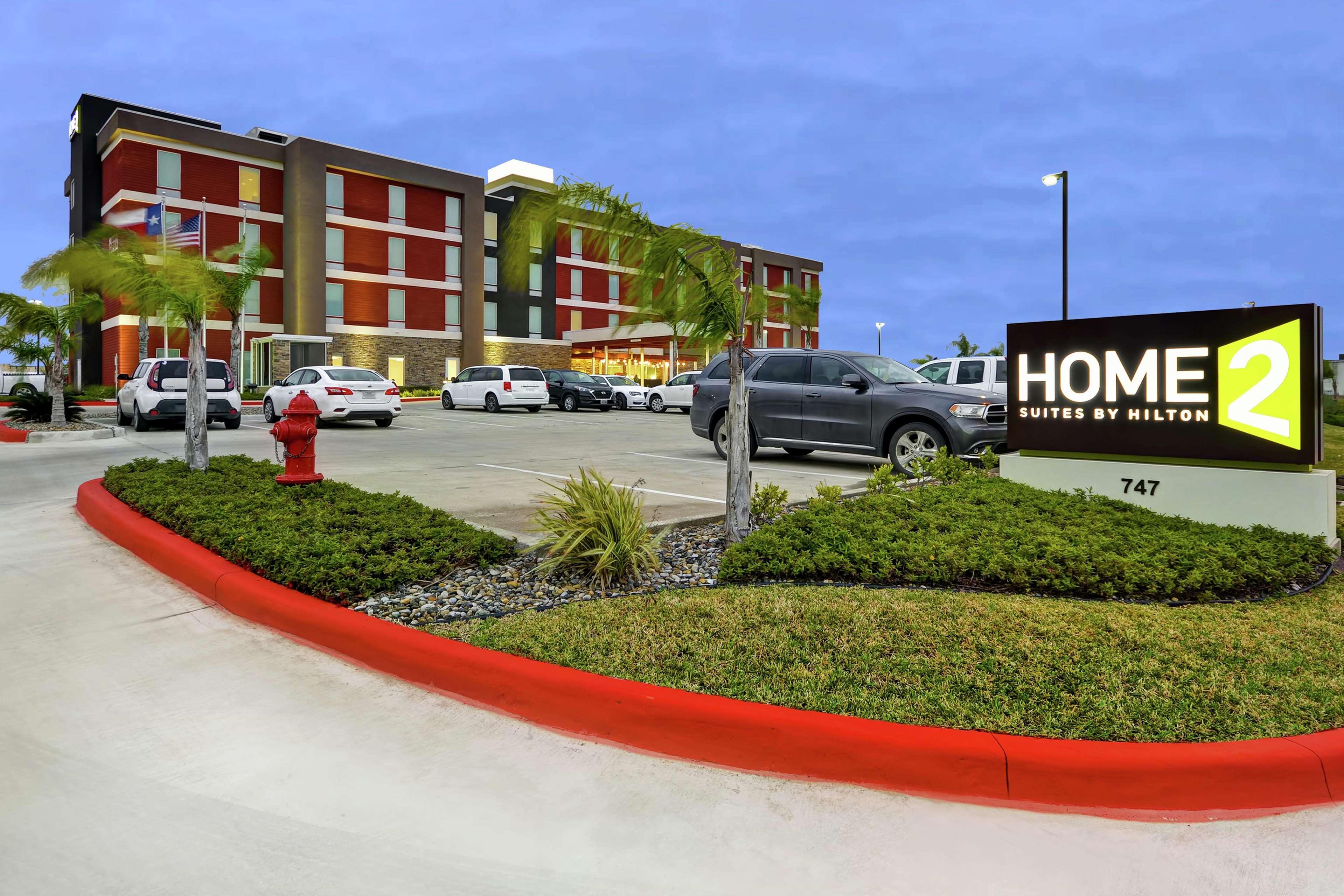 image-housing-carousel