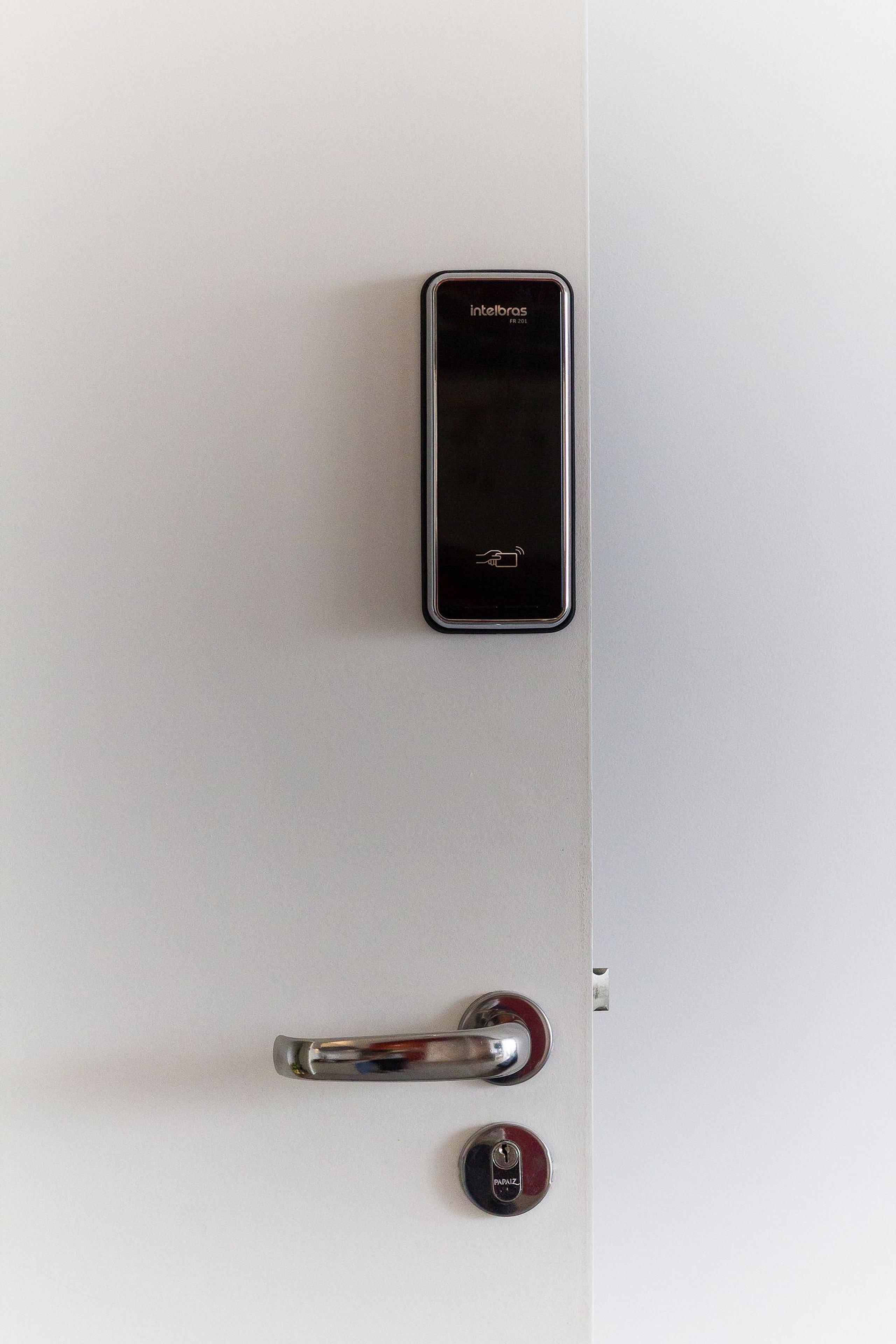 image-housing-carousel