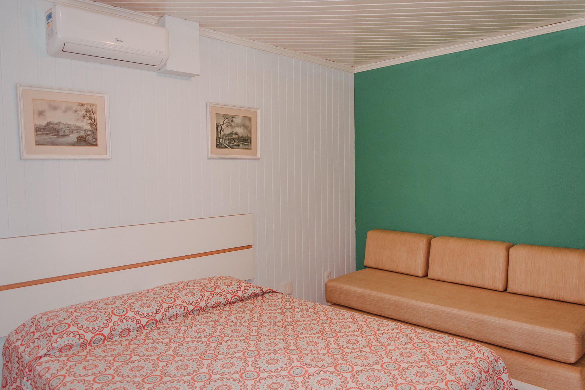 image-housing-carousel