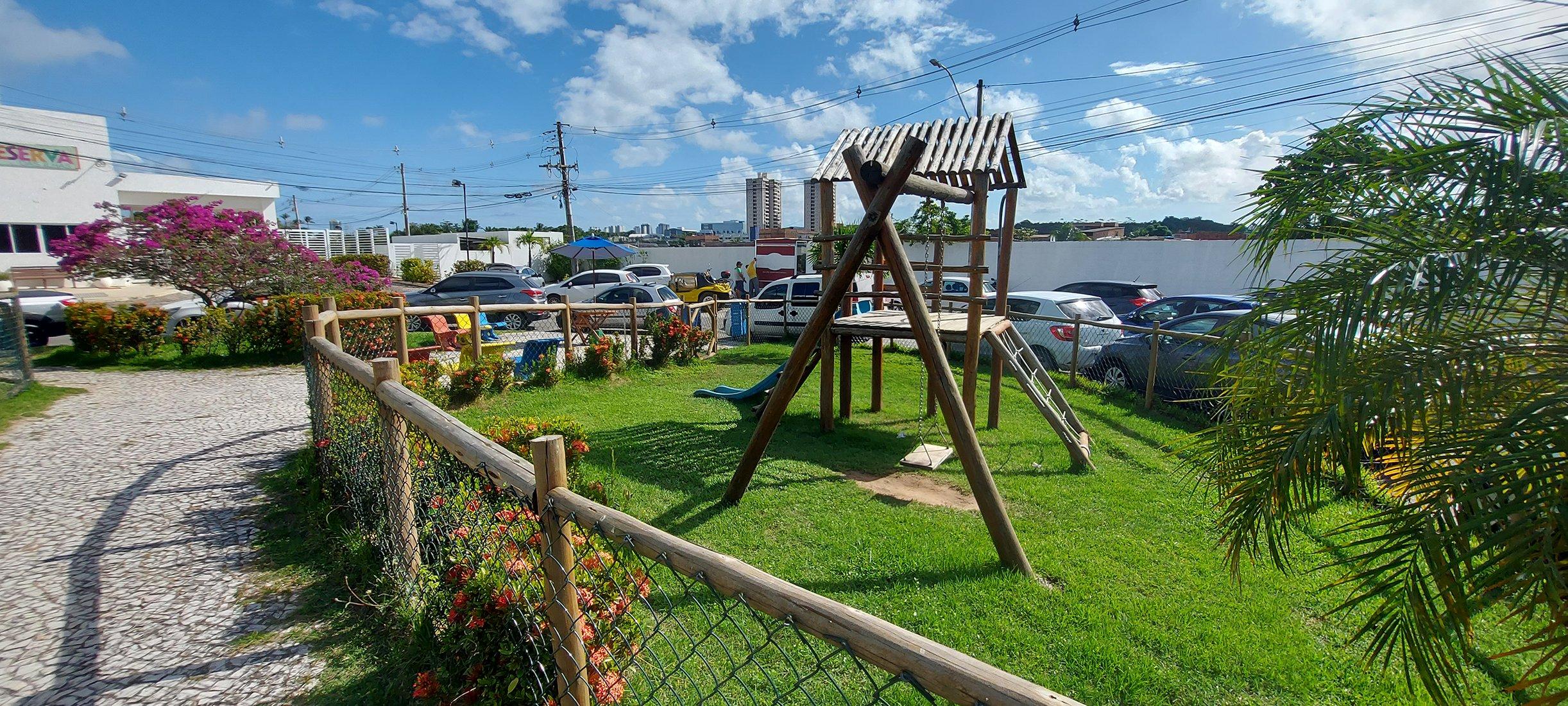 image-housing-carousel