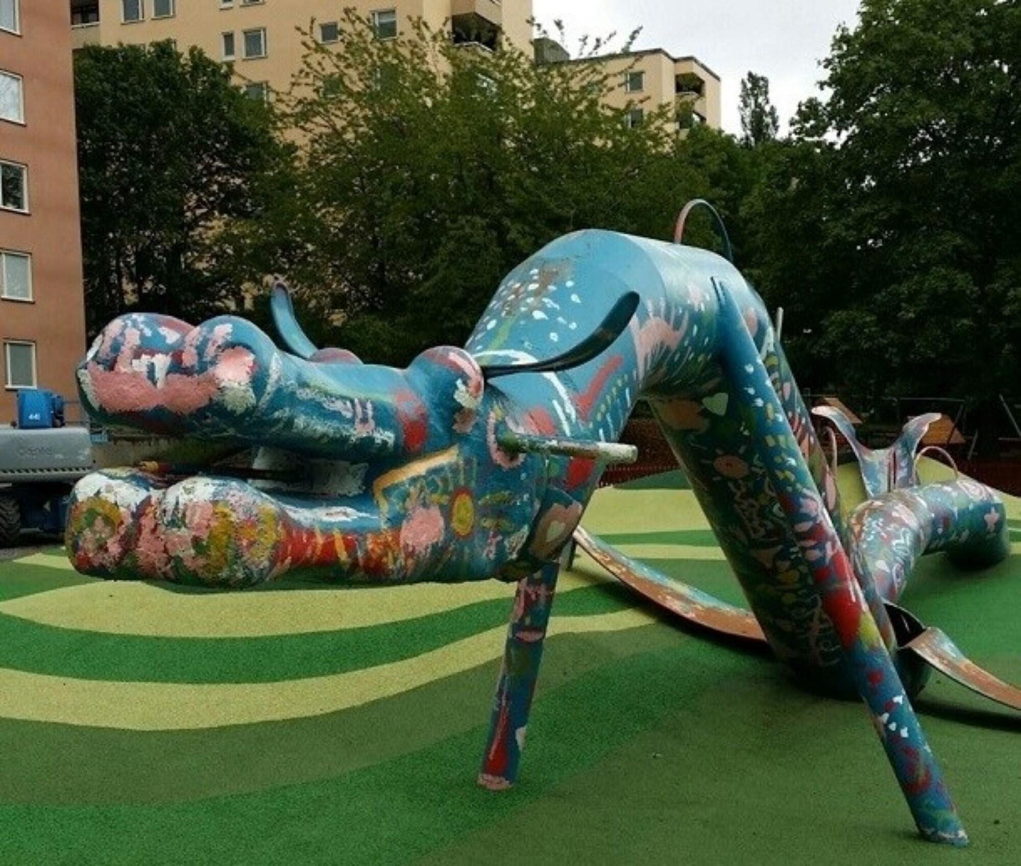 image-housing-carousel