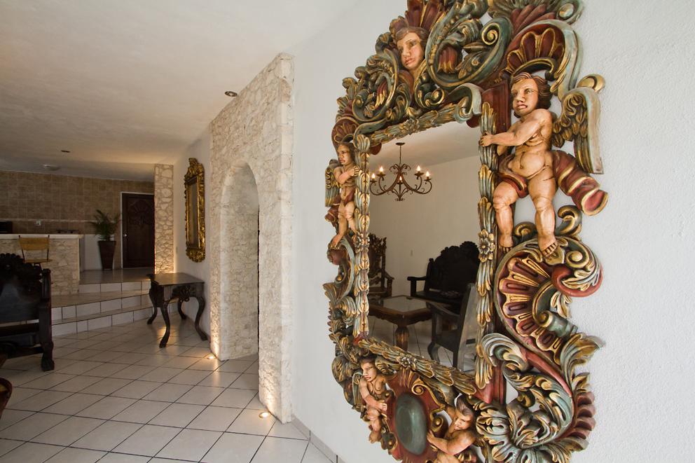 image-housing-carousel