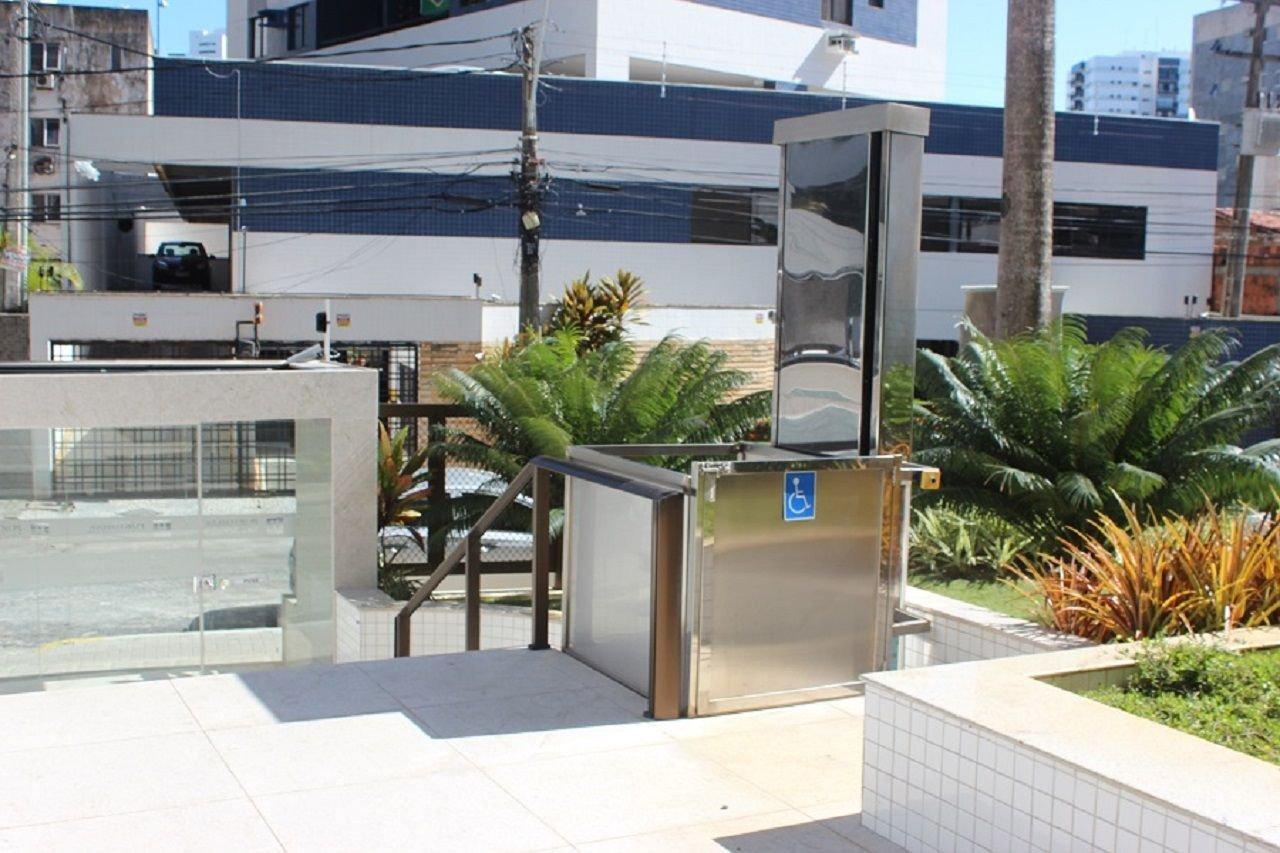 image-housing-carousel