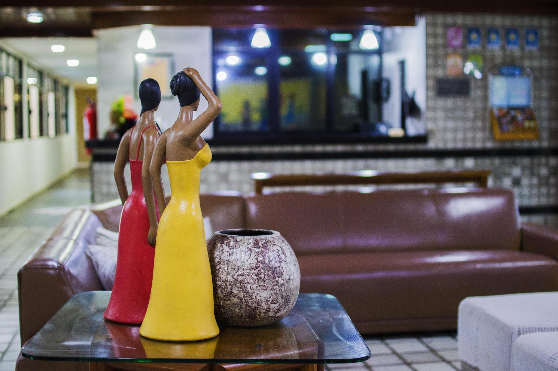 image-housing-carousel