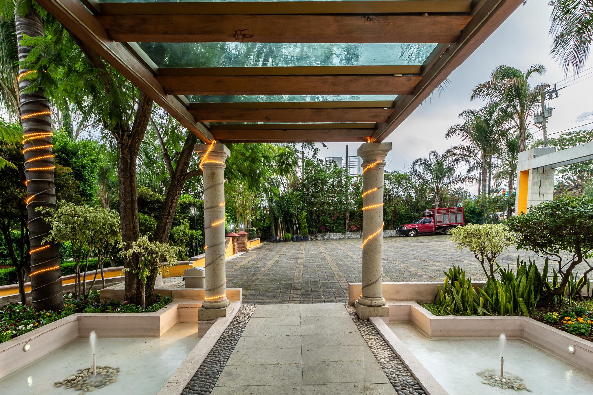 image-housing-carousel