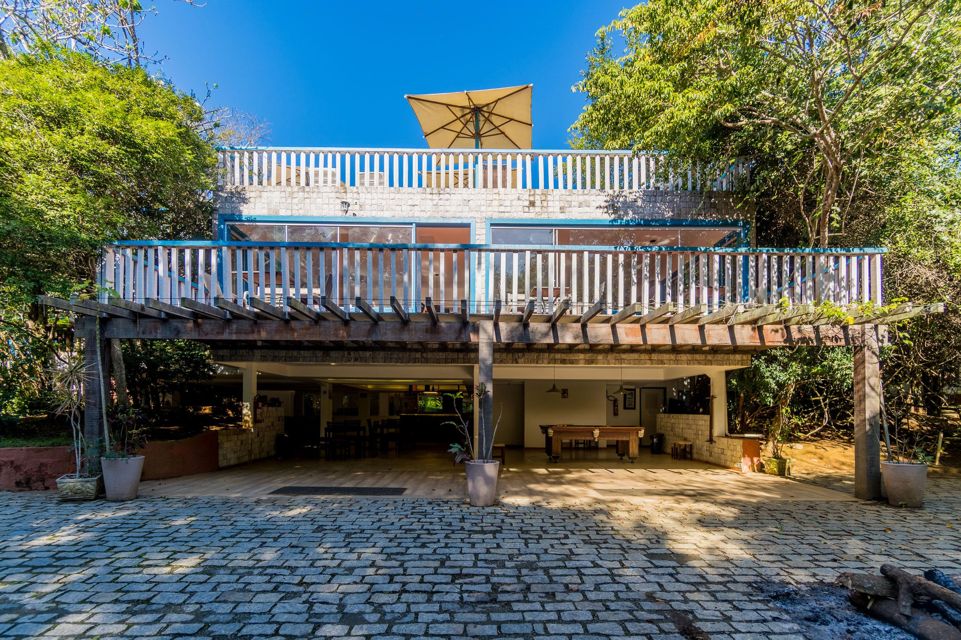 image-housing-carousel