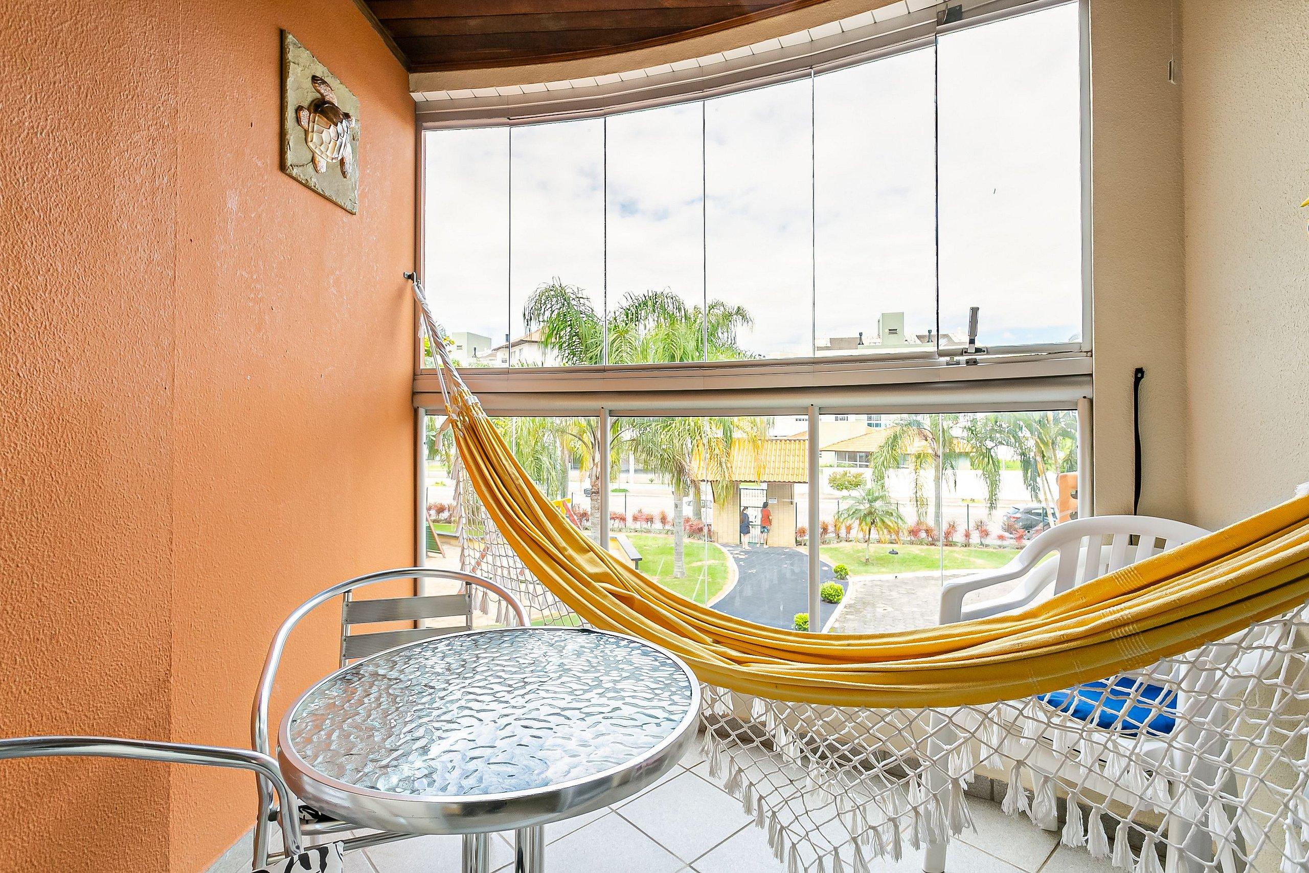 image-housing-carousel