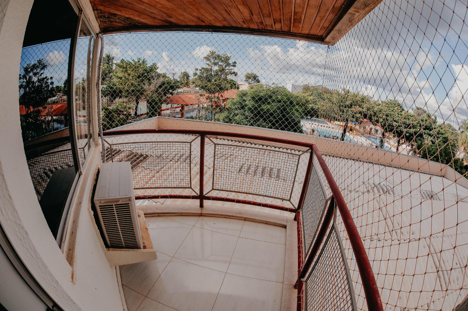 image-housing-carousel