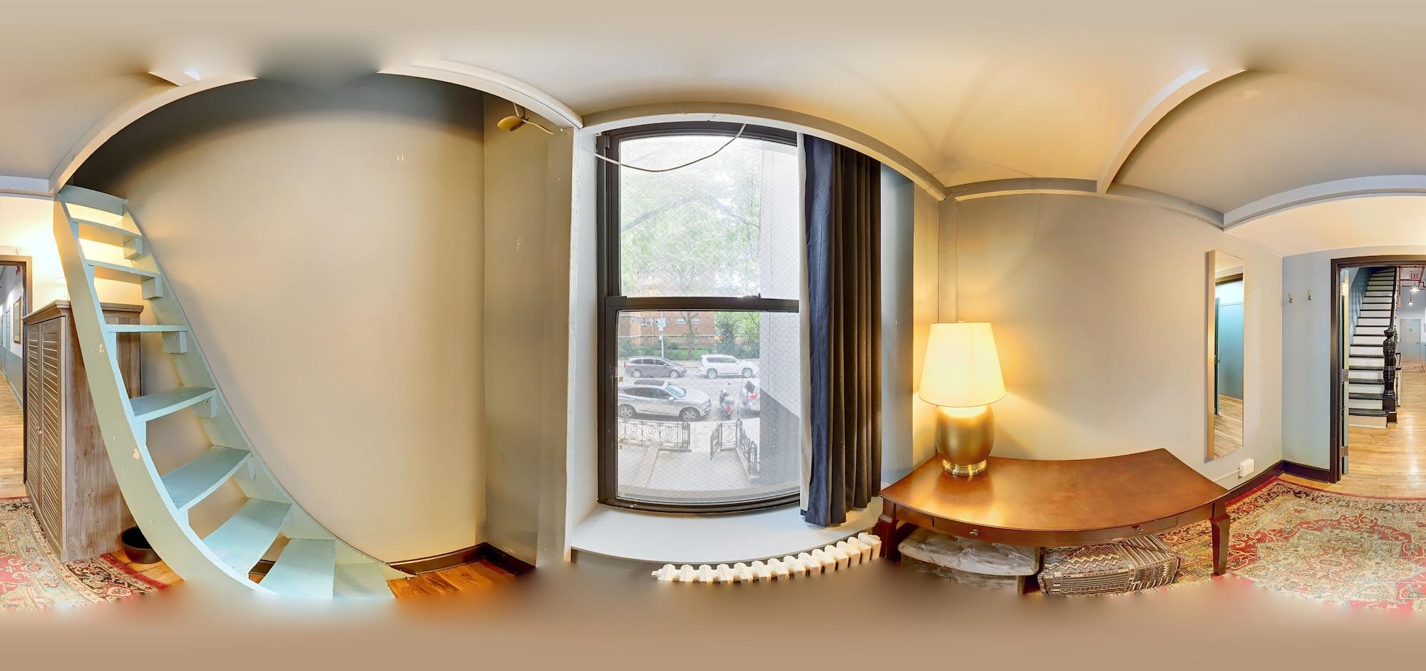 image-housing-carousel