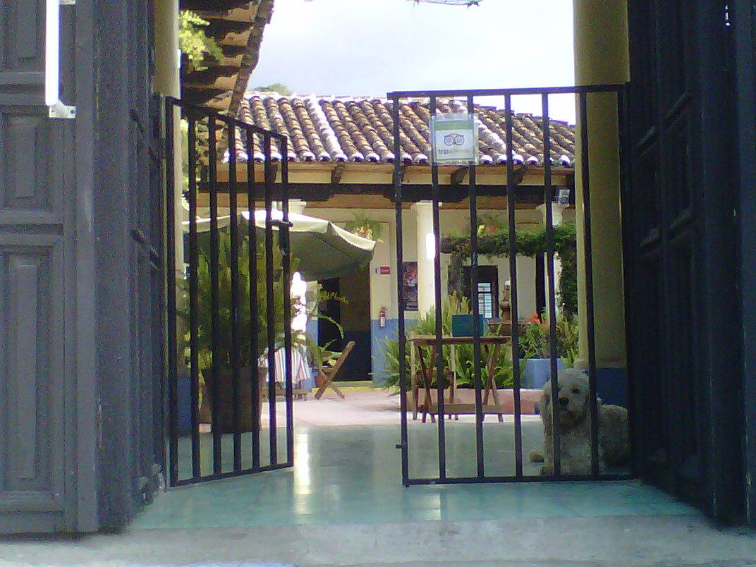 image-housing-carousel