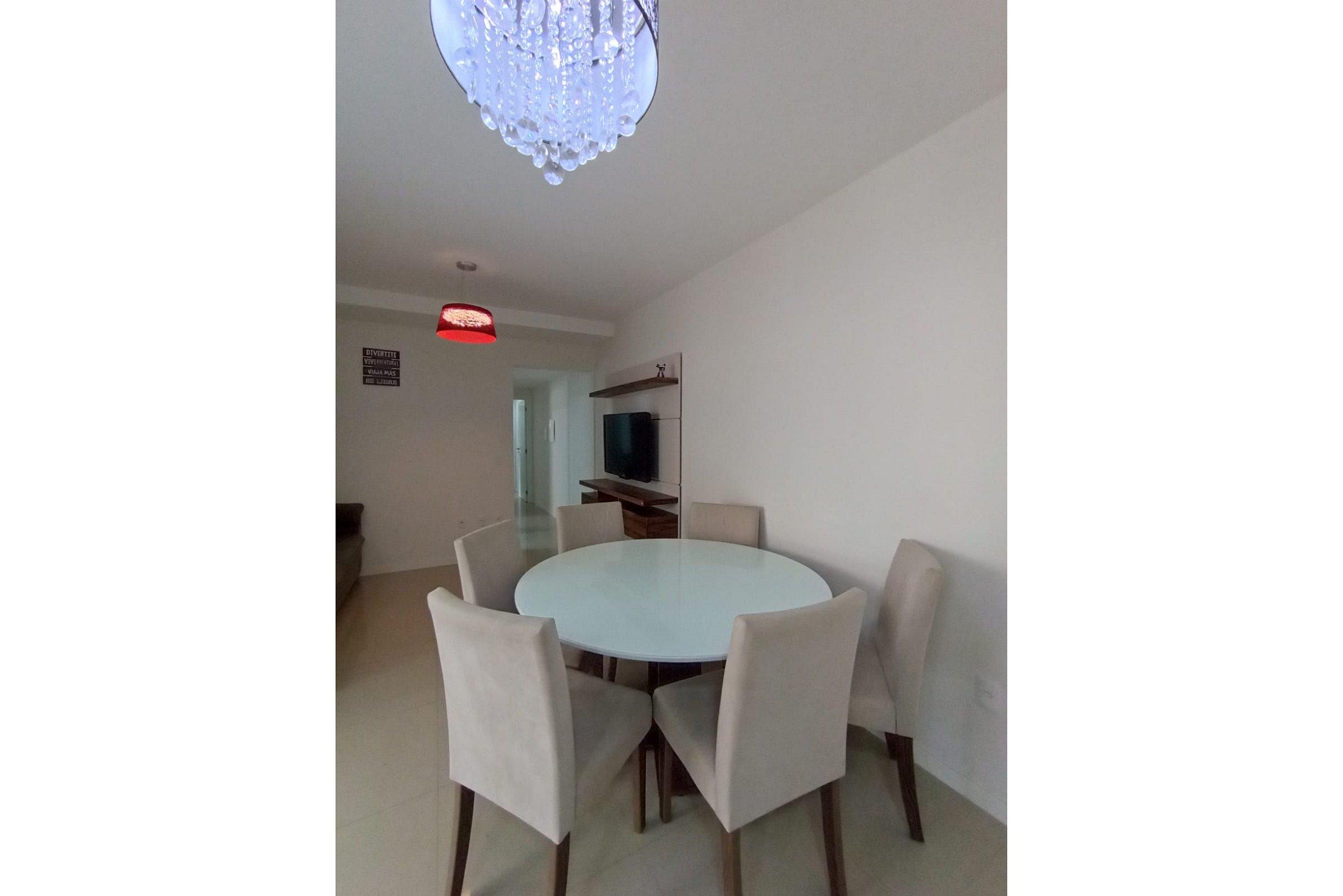 image-housing-carousel