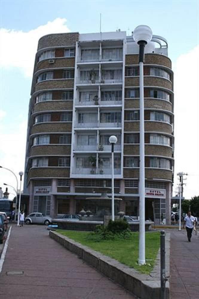 image-housing-carousel