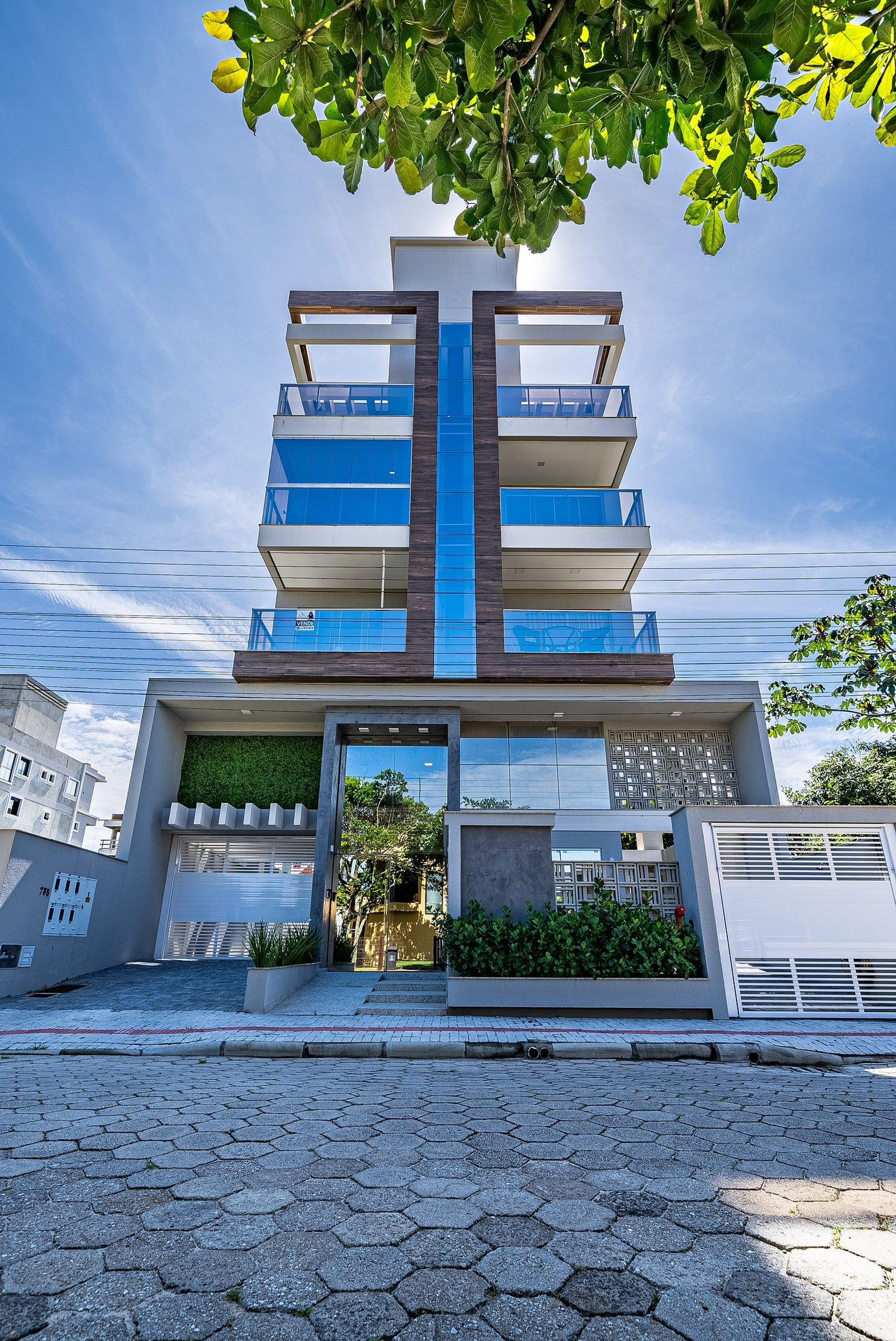 image-housing-carousel