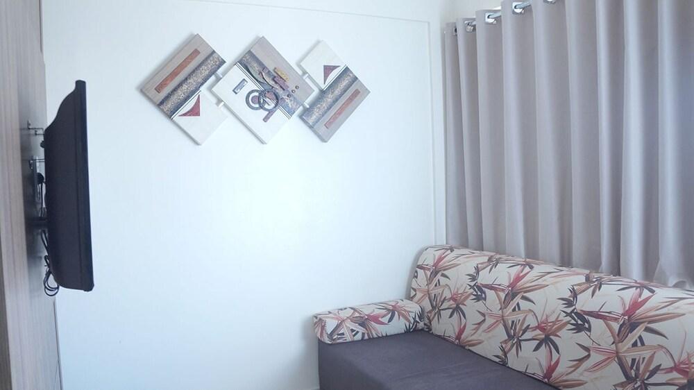 image-housing-carousel