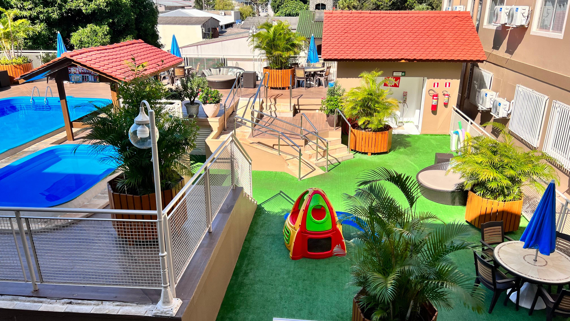 image-housing-carousel