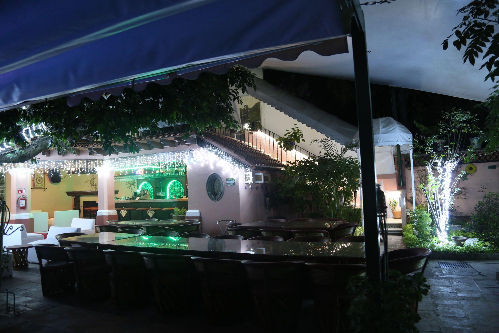 image-housing-carousel