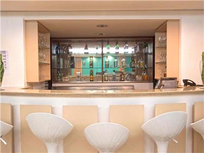 image-housing-carousel