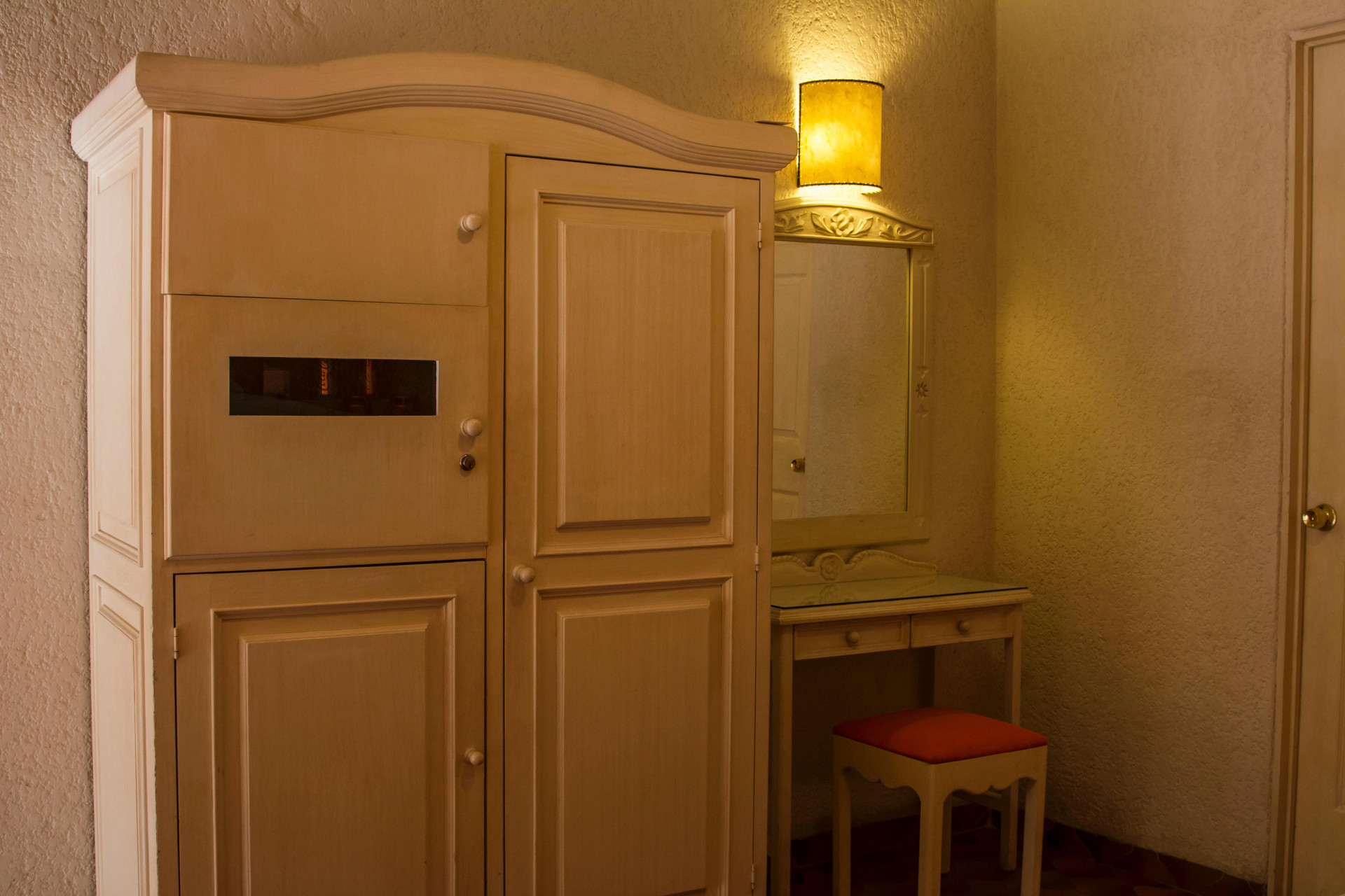 image-housing-carousel
