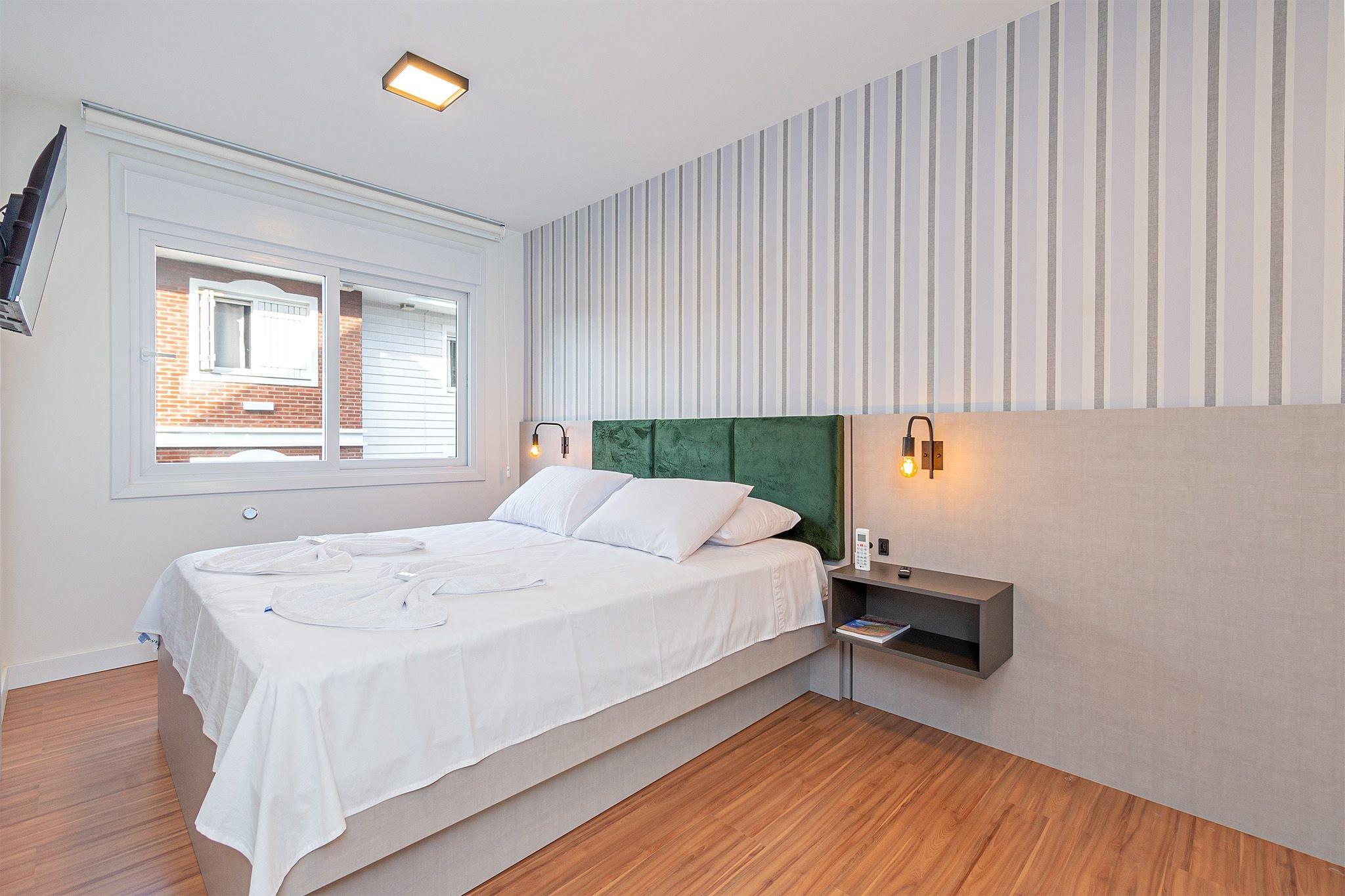 image-housing-carousel