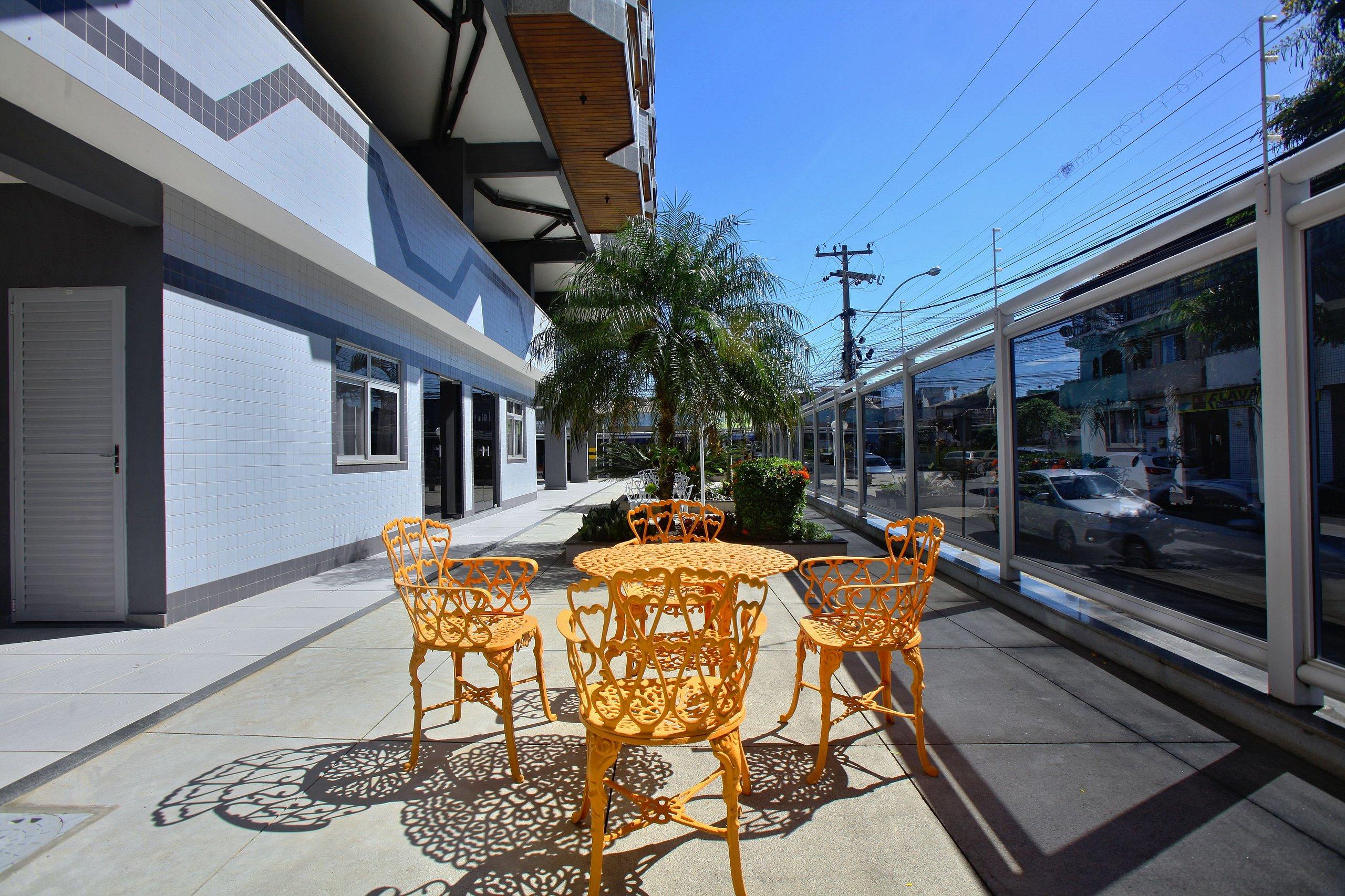 image-housing-carousel