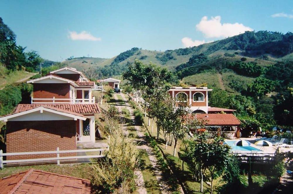 image-housing-carousel