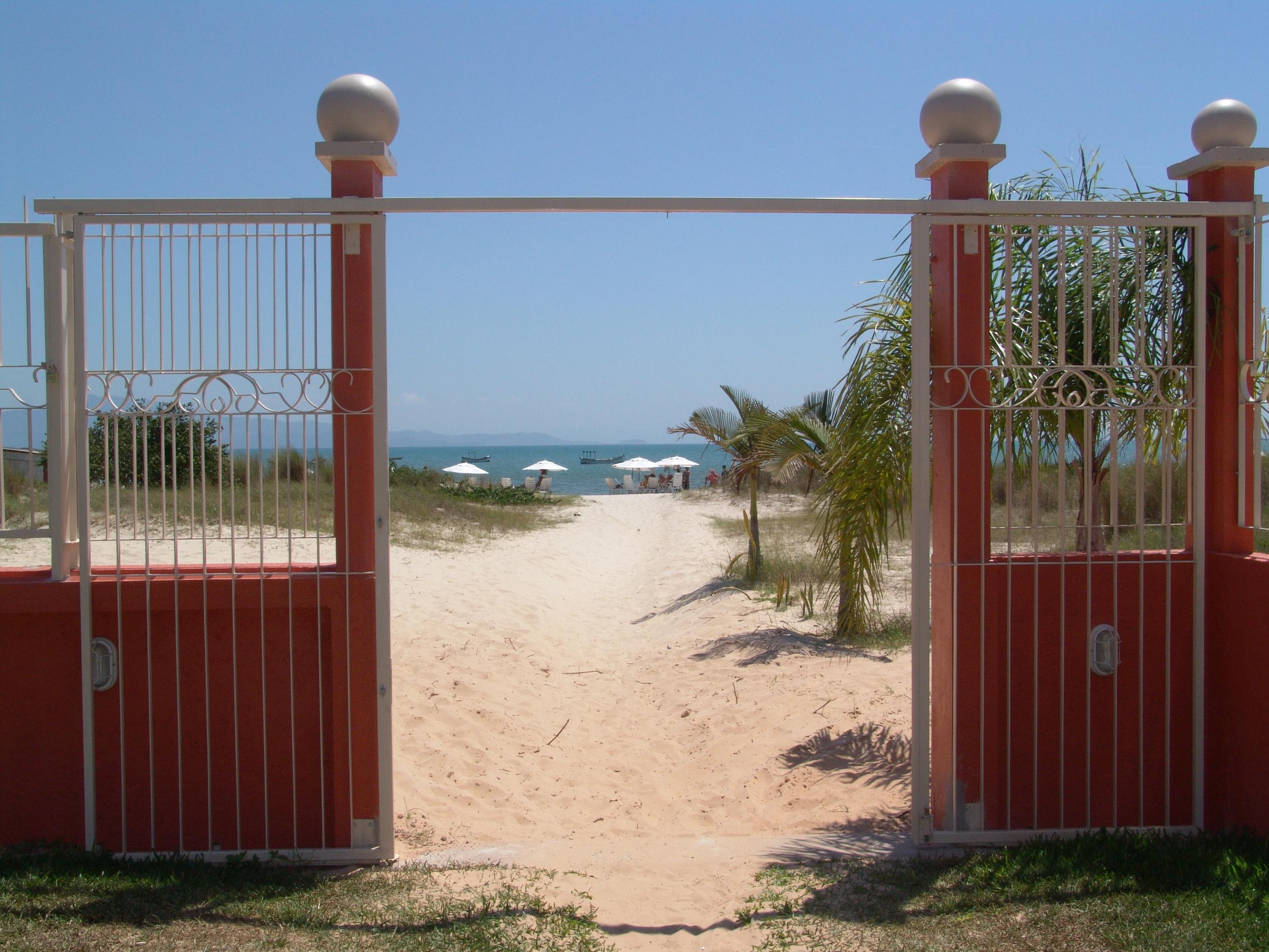 image-housing-carousel