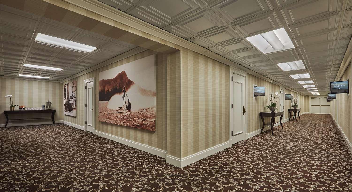 image-housing-carousel