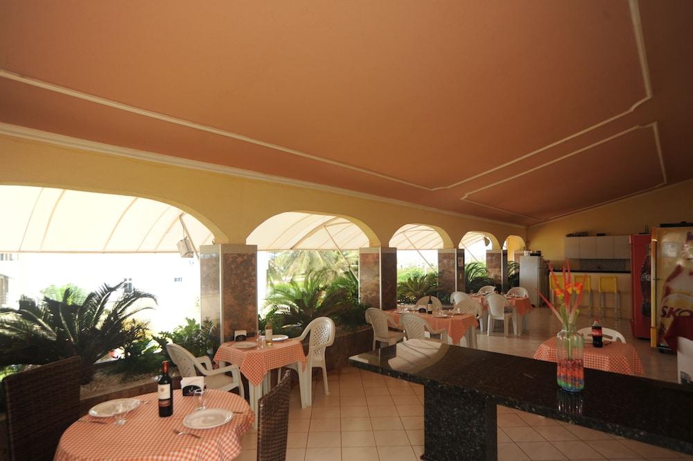 image-housing-carousel
