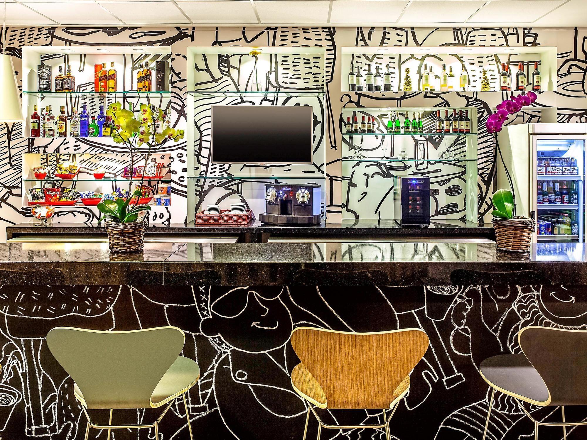image-housing-carousel