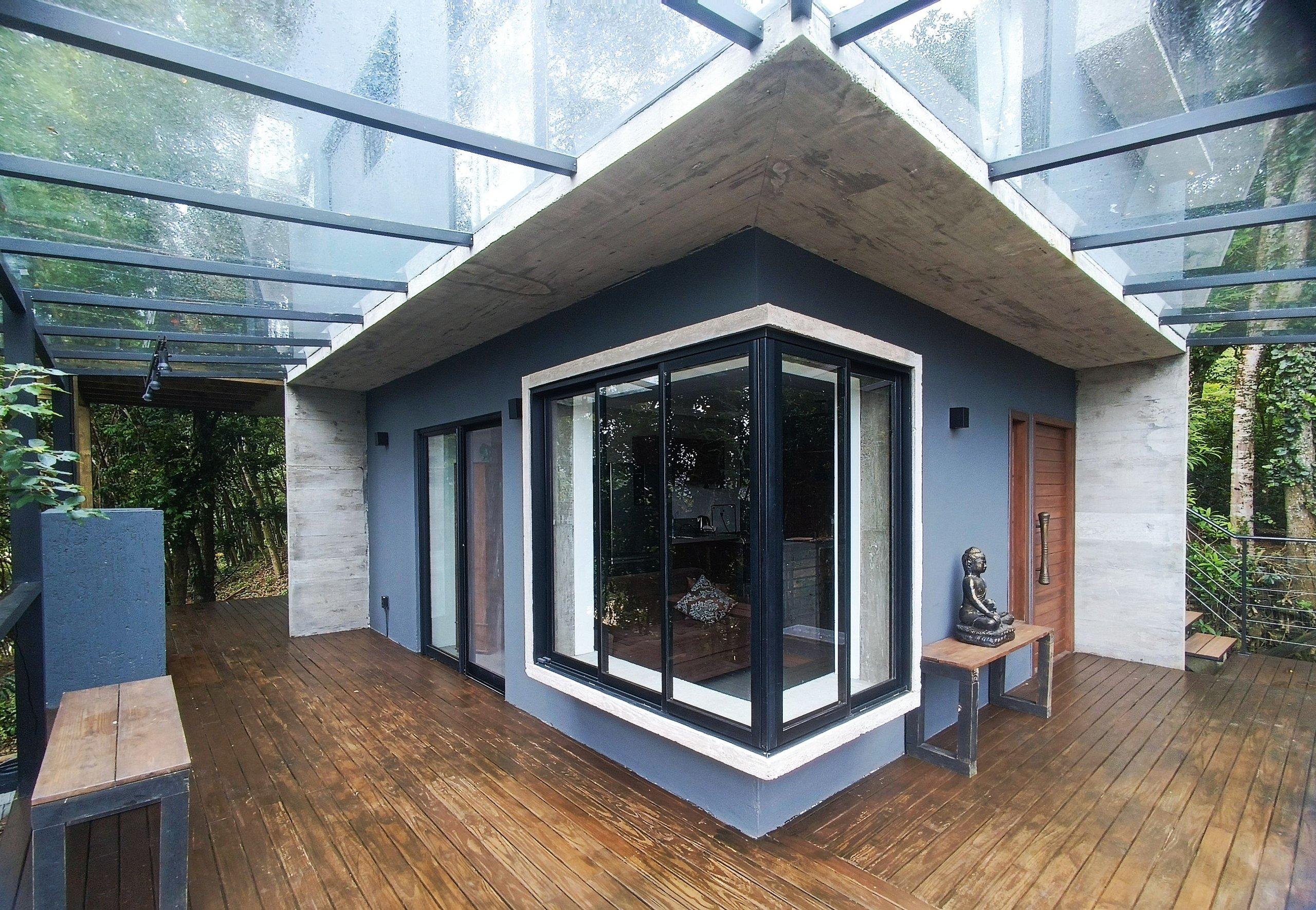 image-housing-carousel