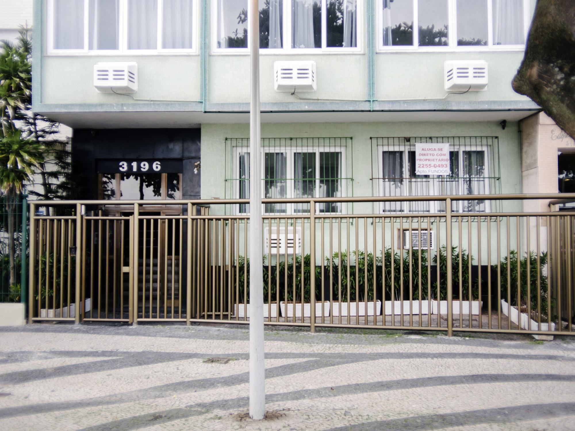 image-housing-carousel