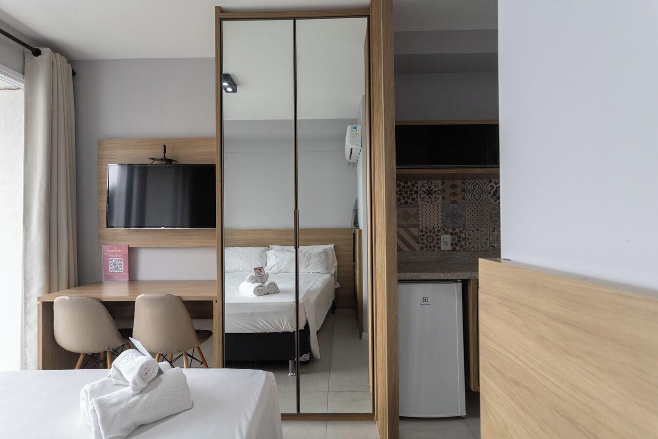 image-housing-carousel