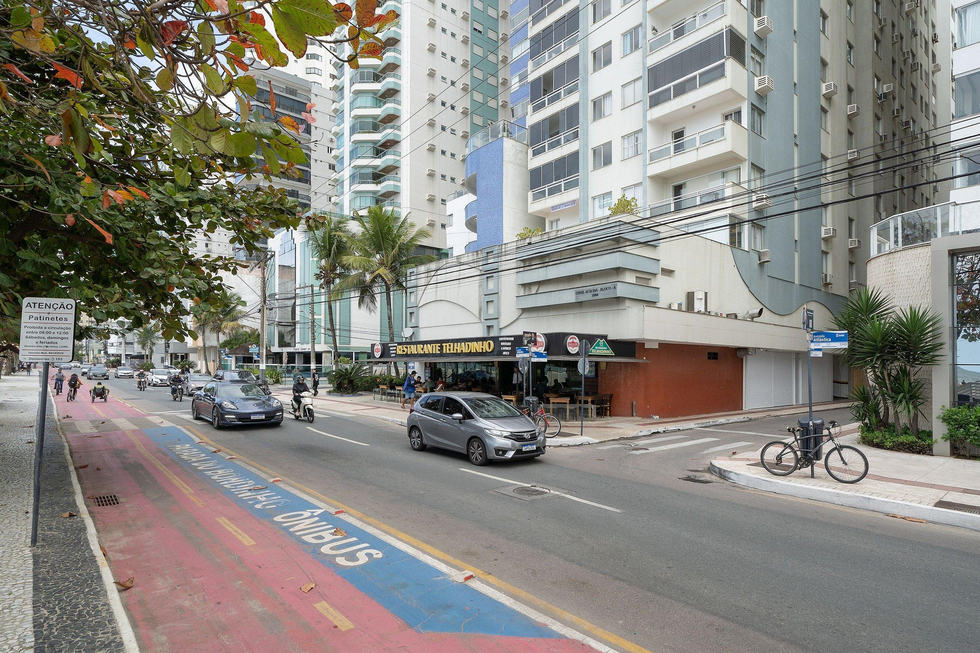 image-housing-carousel