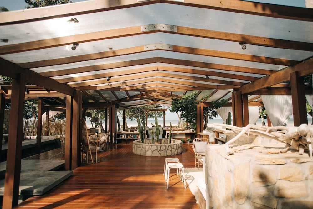 image-housing-carousel