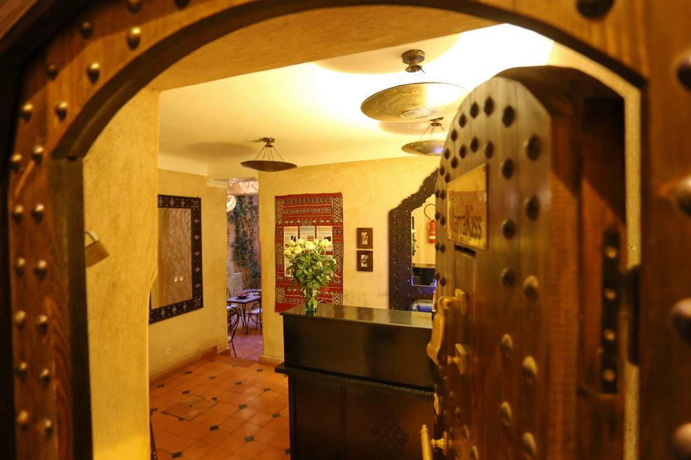 image-housing-carousel