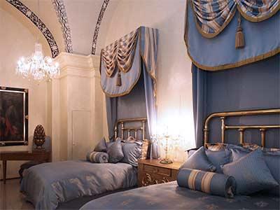image-housing-carousel