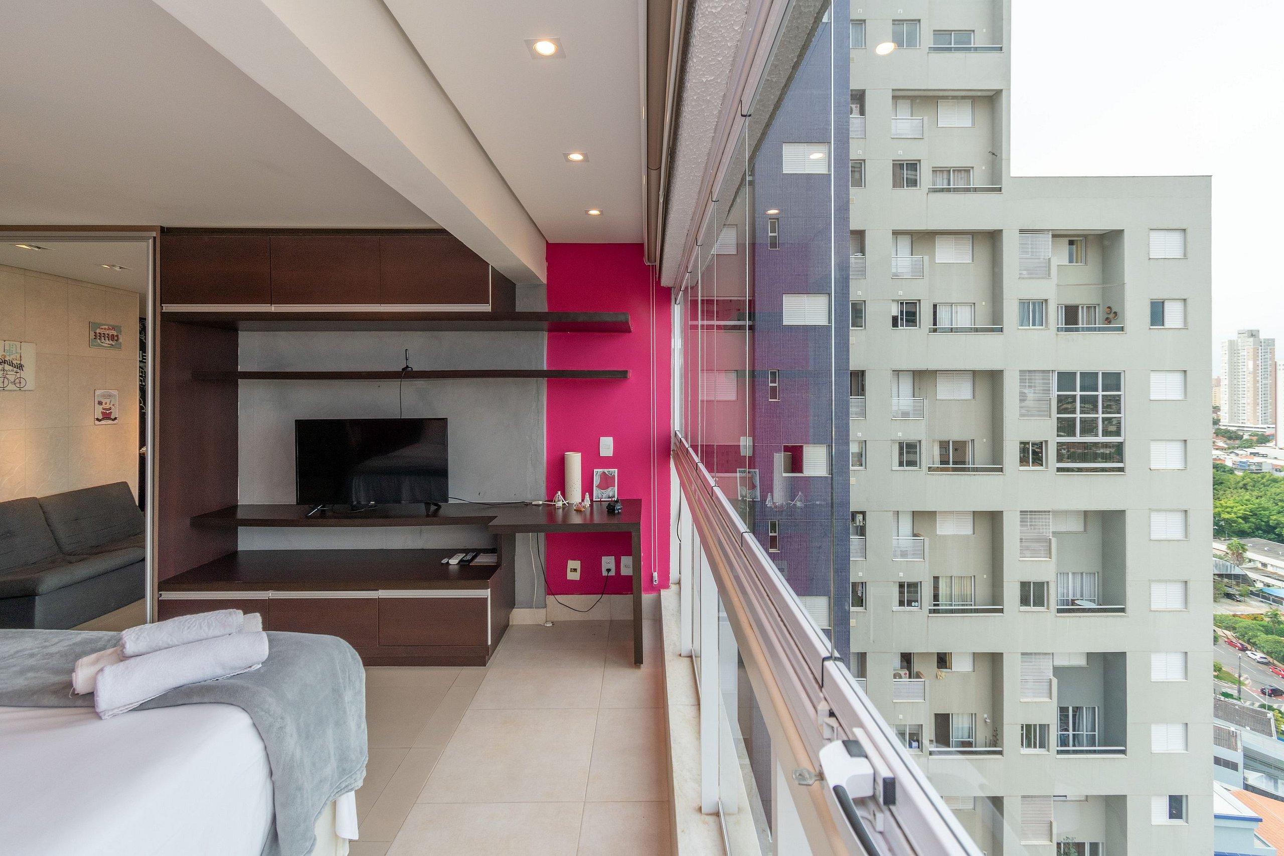 image-housing-carousel