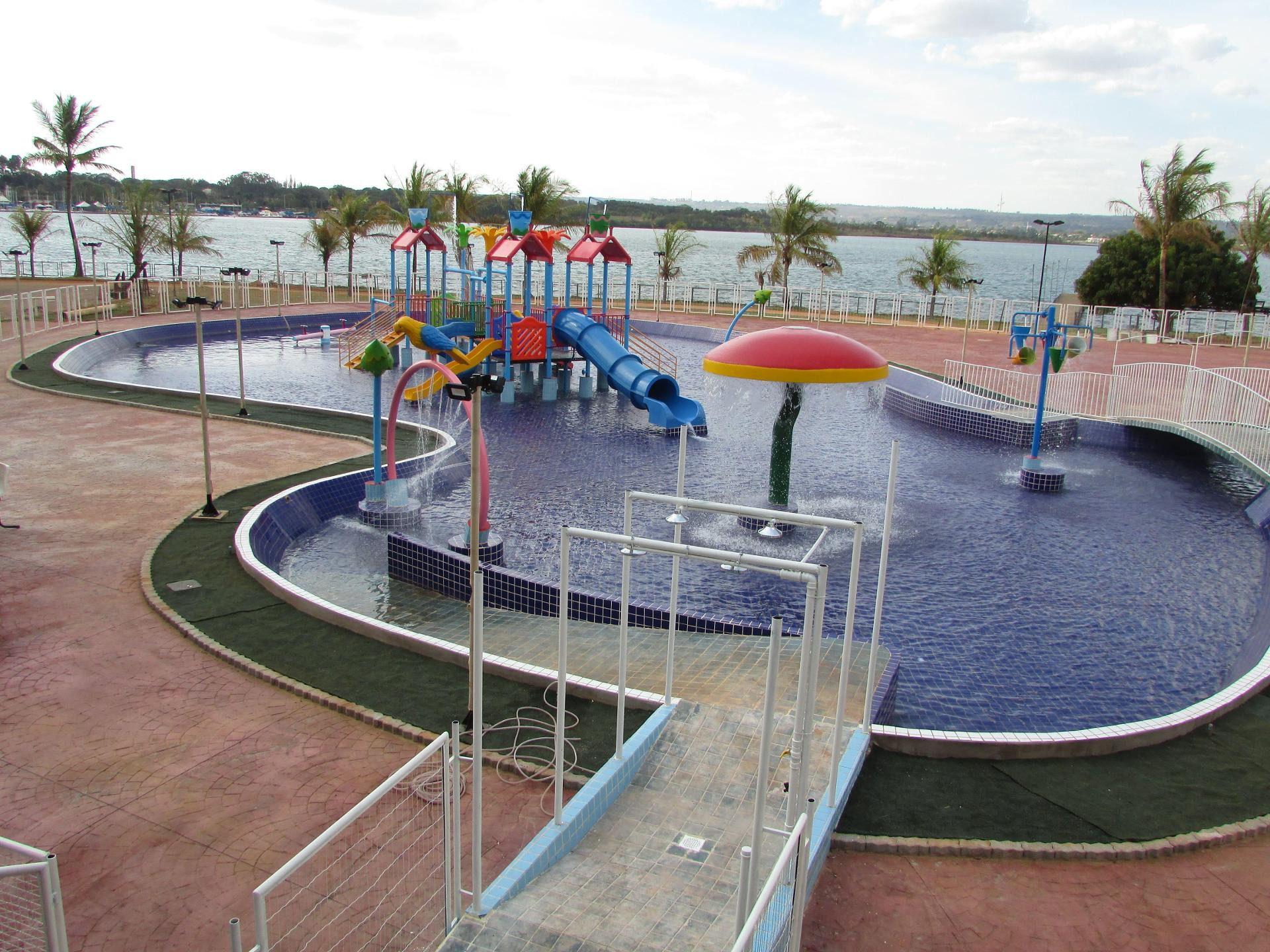 image-housing-carousel