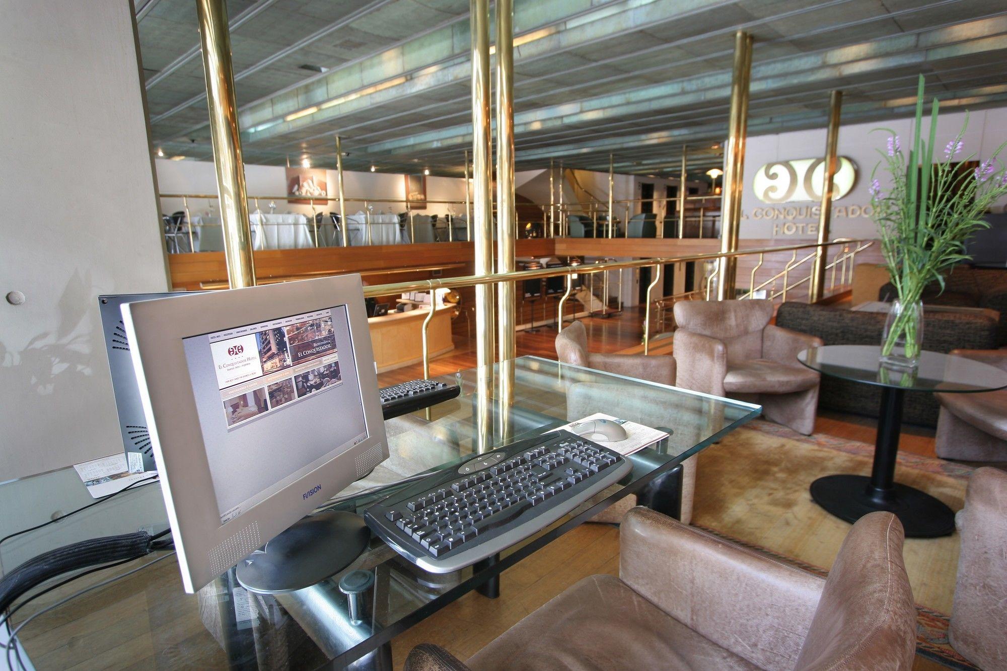 image-housing-carousel