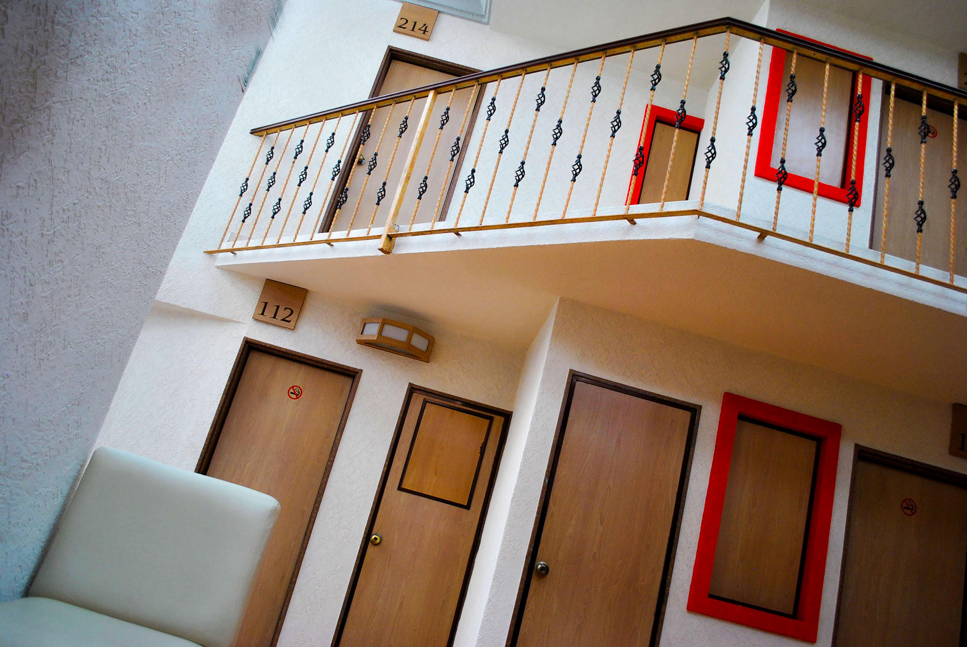 image-housing-carousel