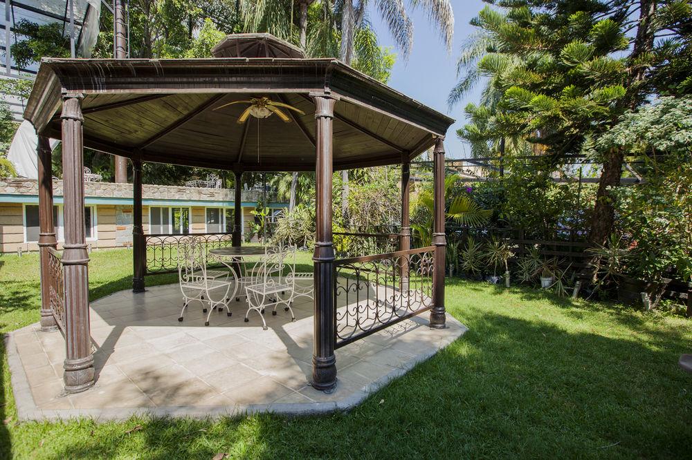 image-housing-carousel