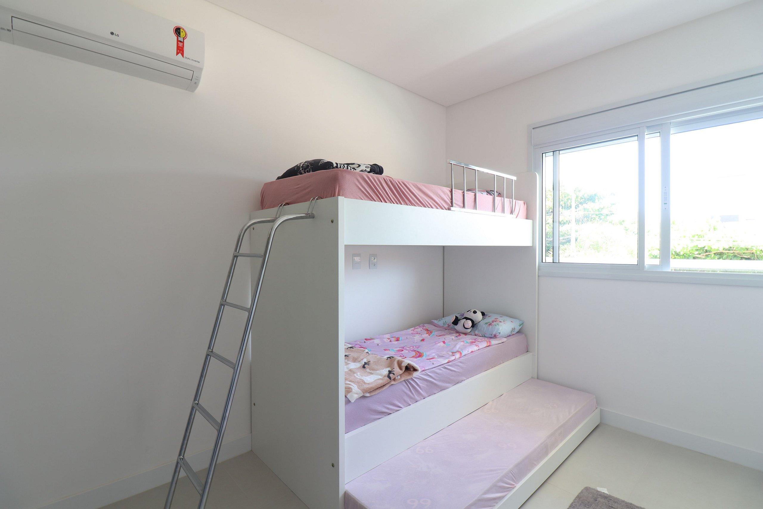 image-housing-carousel