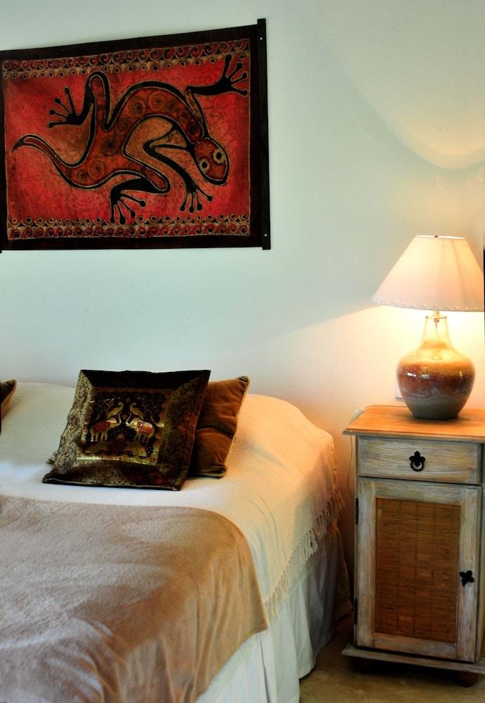 image-housing-carousel