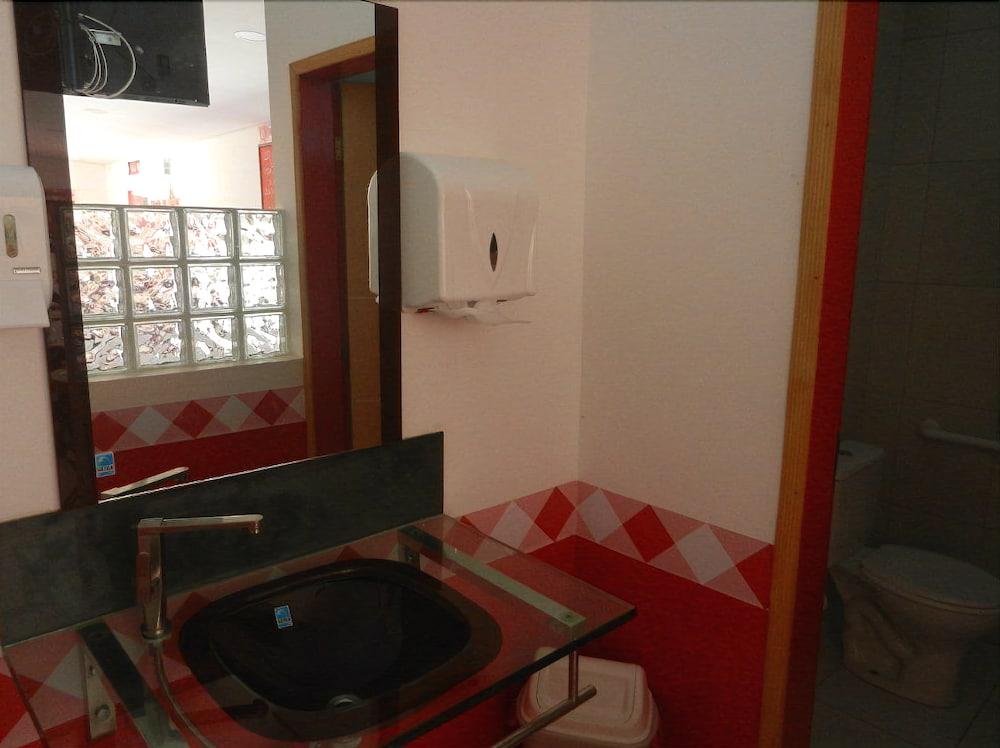 image-housing-carousel