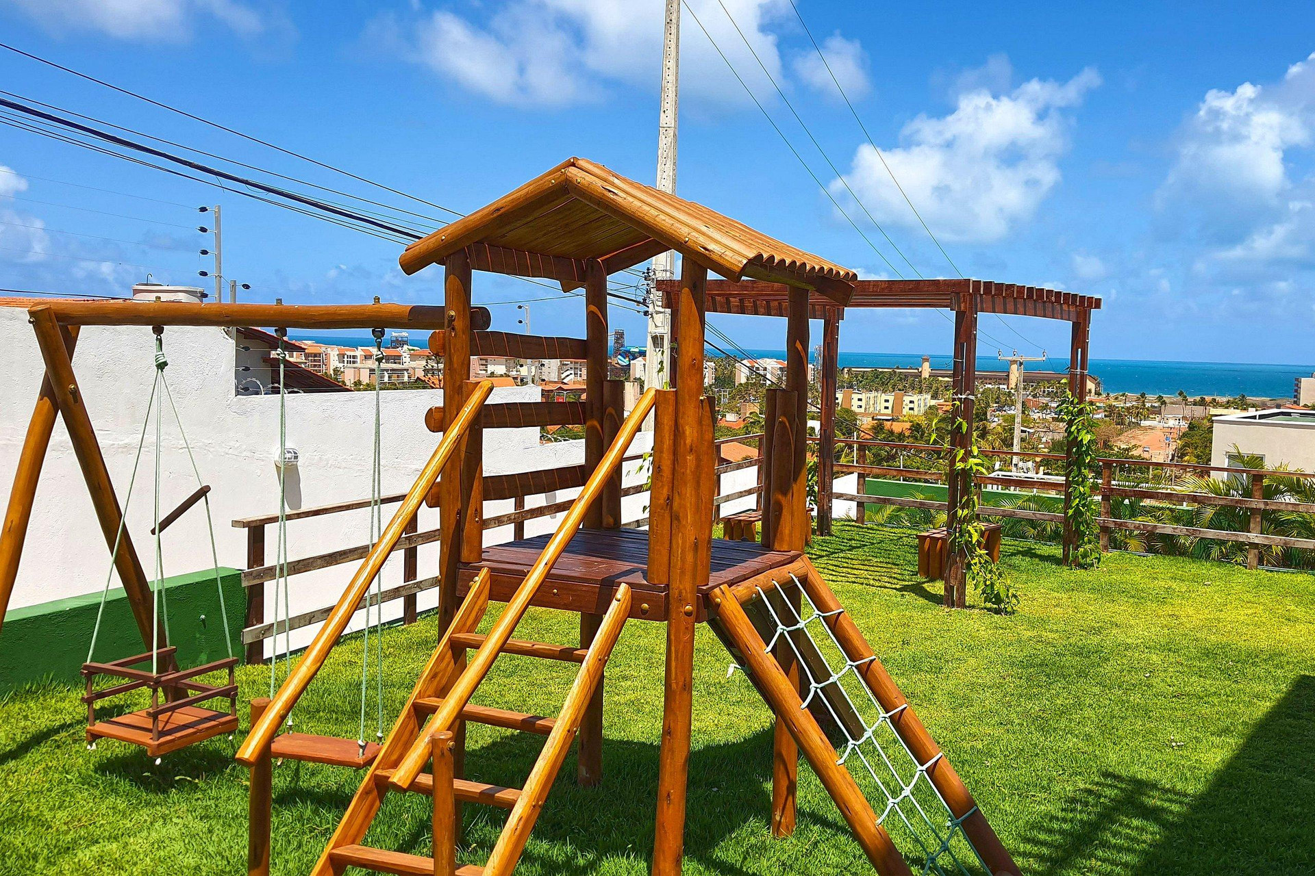 image-housing-carousel