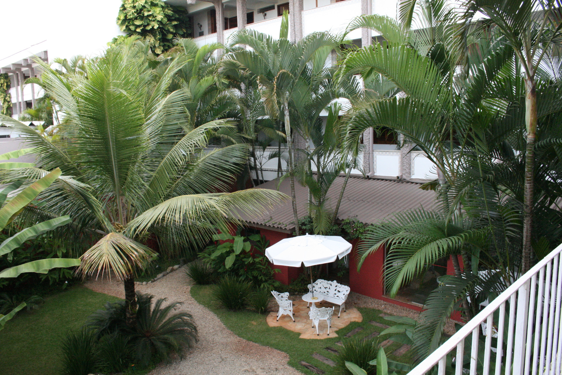 image-housing-carousel