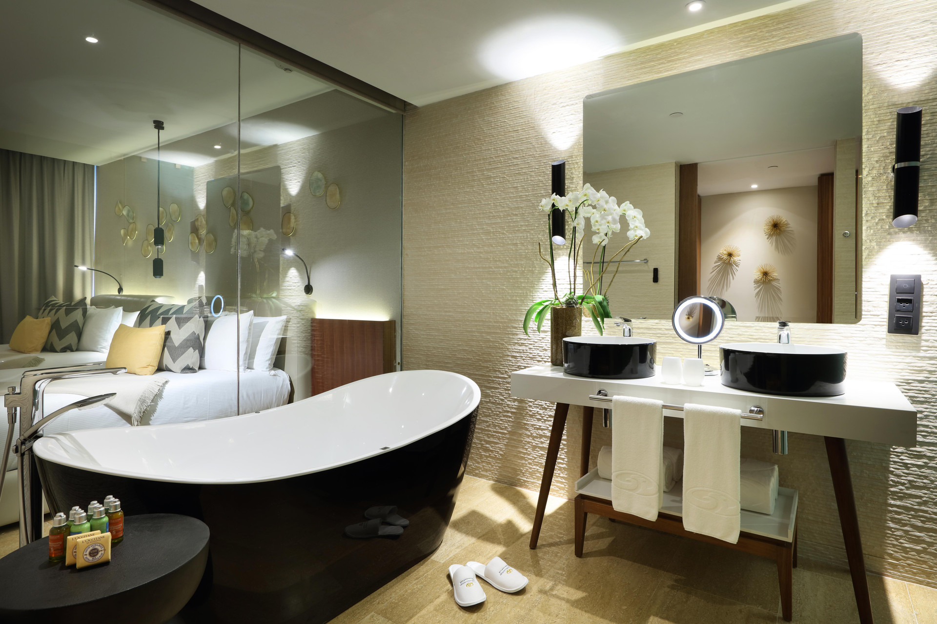 Junior Suite pool Access