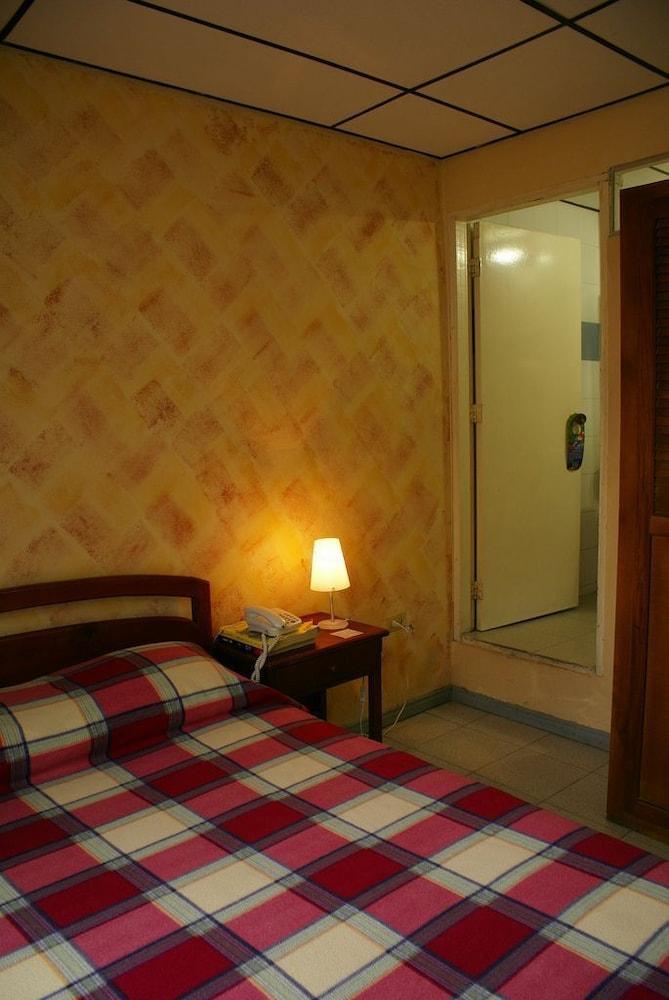 image-housing-carousel
