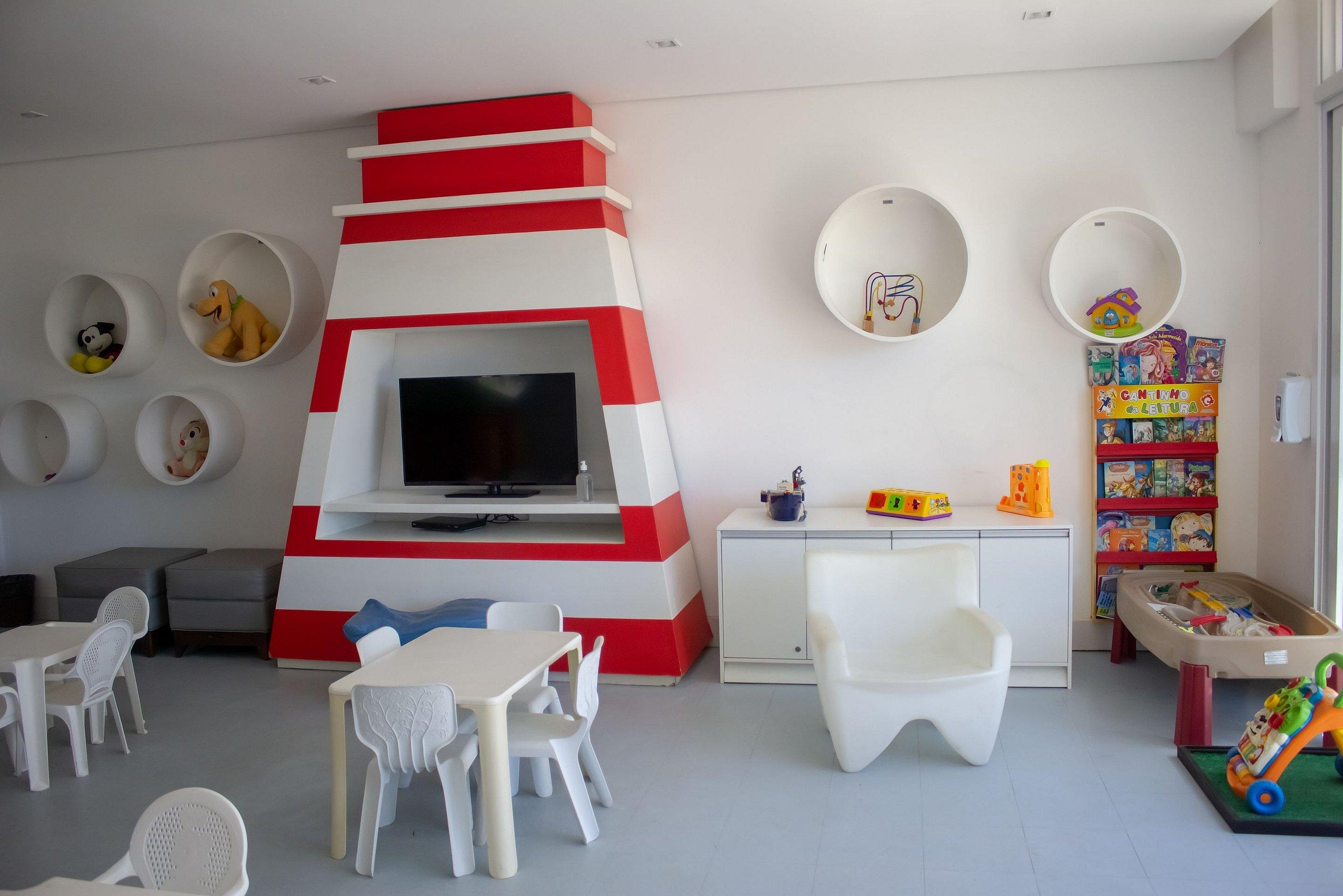 image-housing-carousel