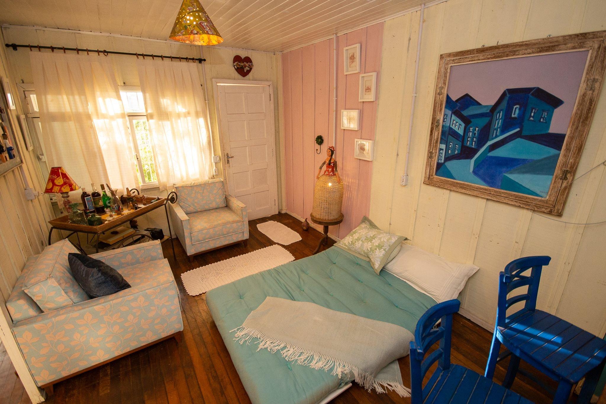 image-housing-carousel